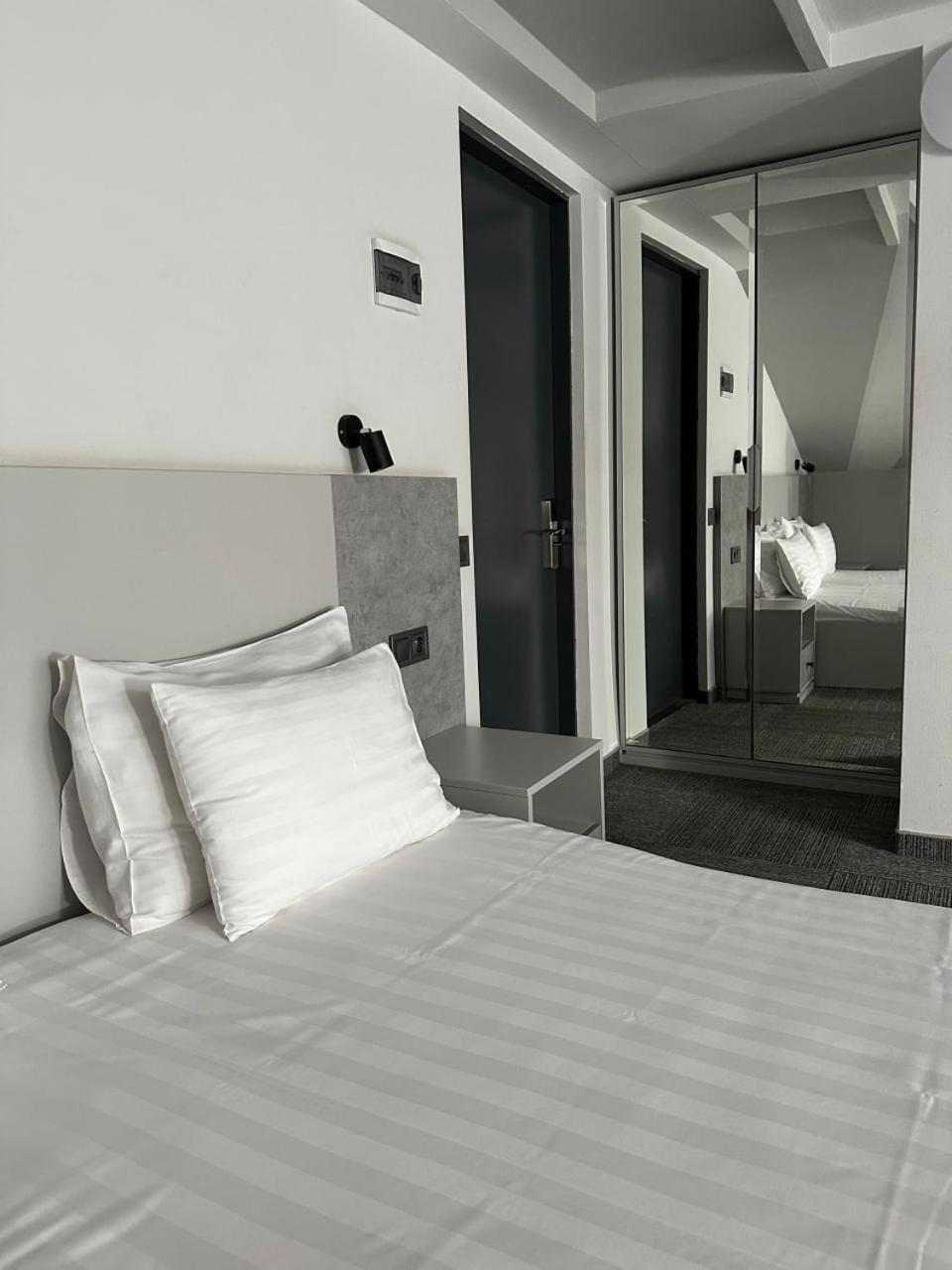 Deribas Hotel Odessa Dış mekan fotoğraf